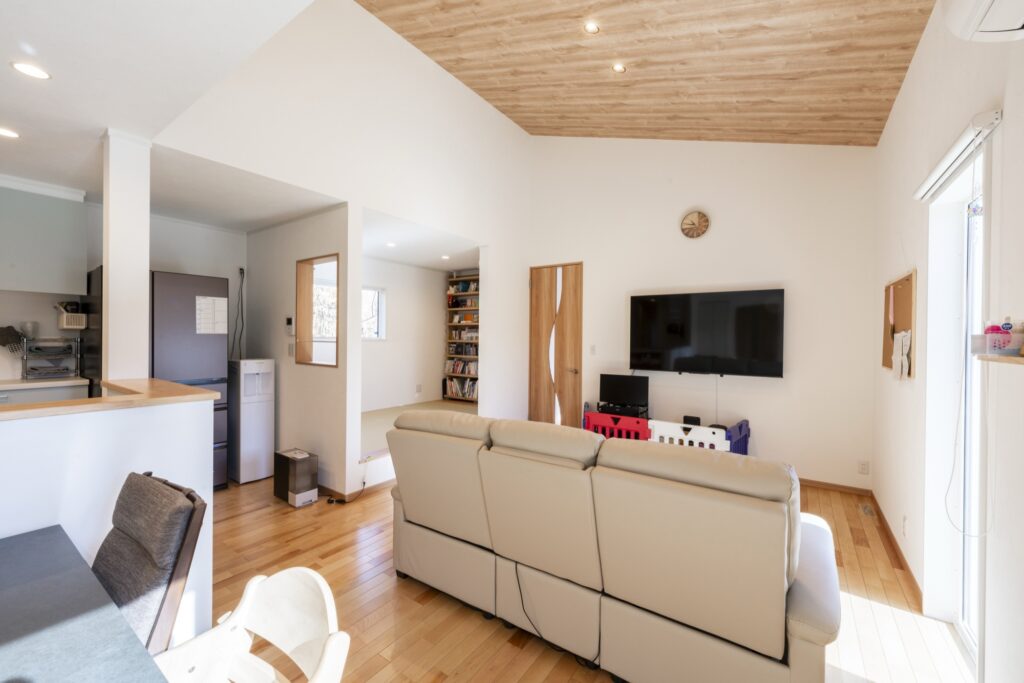 勾配天井を活かした平屋LDK